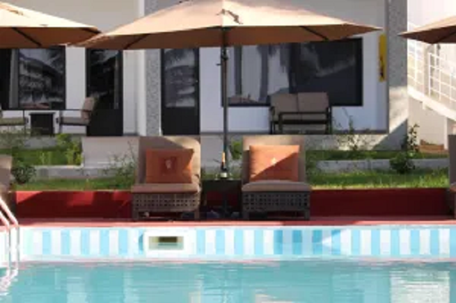 gambia-hotel-pool-side